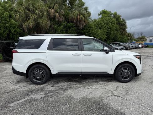 New 2026 Kia Carnival EX image 3