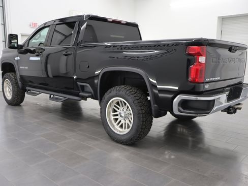 Used 2024 Chevrolet Silverado 2500 LT AWD/4WD image 6