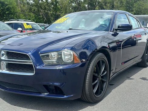 Used 2014 Dodge Charger SE RWD image 2