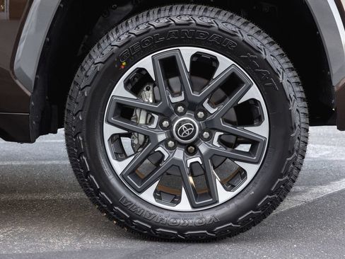 Used 2023 Toyota Tundra Limited AWD/4WD image 4