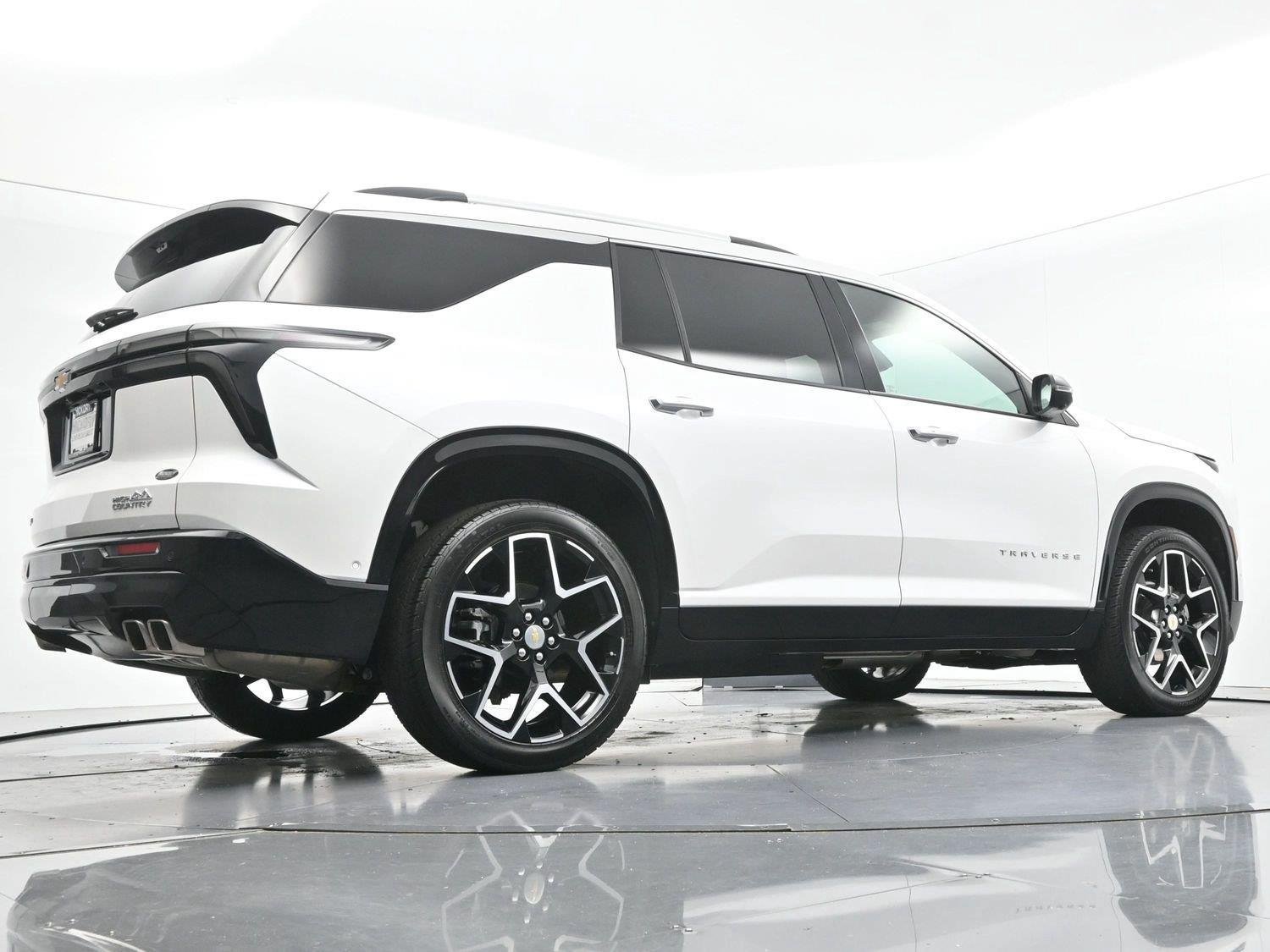Used 2025 Chevrolet Traverse High Country FWD image 55