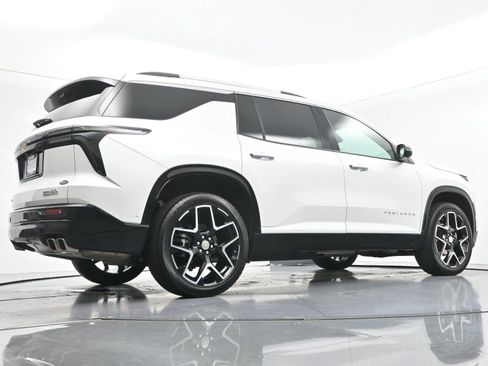 Used 2025 Chevrolet Traverse High Country FWD image 55