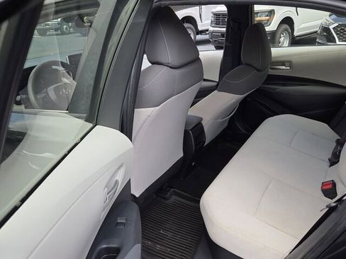 Used 2021 Toyota Corolla LE FWD image 9