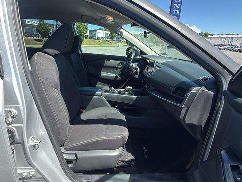 Used 2025 Nissan Rogue S AWD/4WD image 15