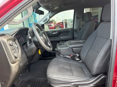 Used 2019 Chevrolet Silverado 1500 Custom w/ Custom Value Package AWD/4WD image 18