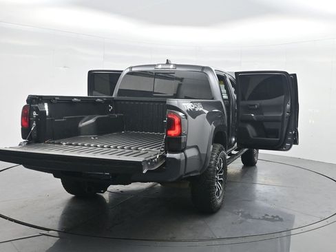 Used 2022 Toyota Tacoma TRD Sport w/ Technology Package AWD/4WD image 37