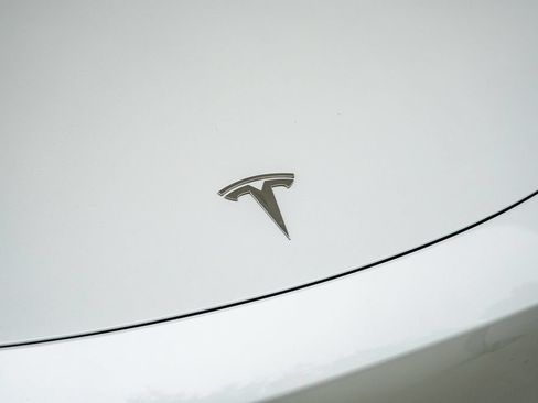 Used 2023 Tesla Model Y Long Range AWD/4WD image 9