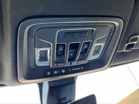 Used 2022 Chevrolet Silverado 1500 High Country w/ Technology Package image 32