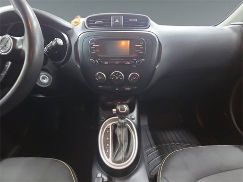 Used 2016 Kia Soul + image 15