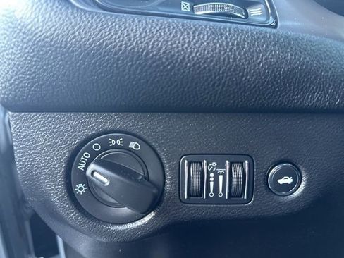 Used 2023 Dodge Challenger SXT image 17