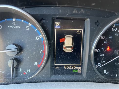 Used 2018 Toyota RAV4 XLE image 6