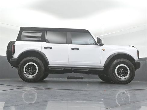 Certified 2023 Ford Bronco Badlands w/ Sasquatch Package image 40