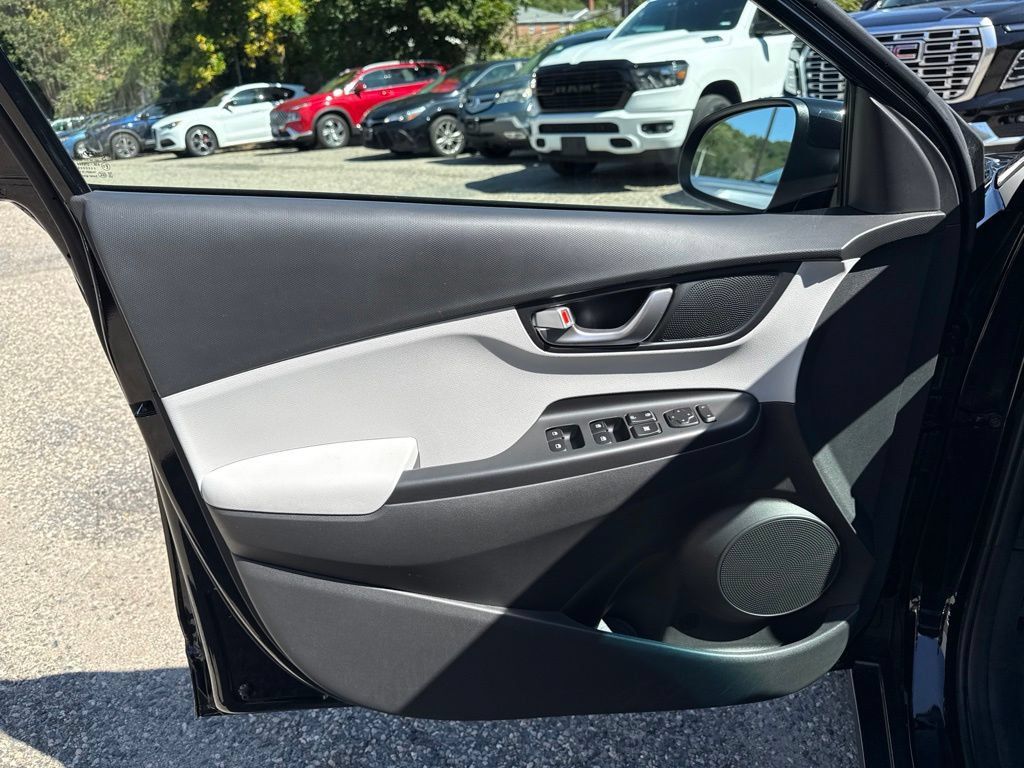 Certified 2023 Hyundai Kona SEL FWD image 12