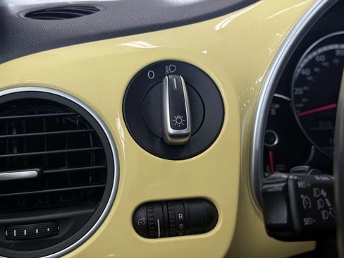 Used 2013 Volkswagen Beetle 2.5 image 42