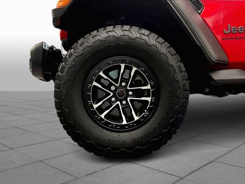 Used 2024 Jeep Wrangler Unlimited Rubicon w/ XTREMEE 35" Tire Package image 9