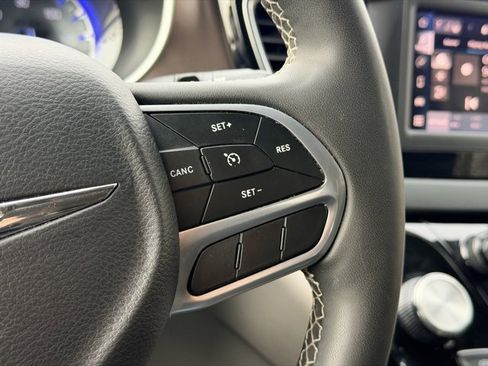 Used 2023 Chrysler Voyager LX image 10