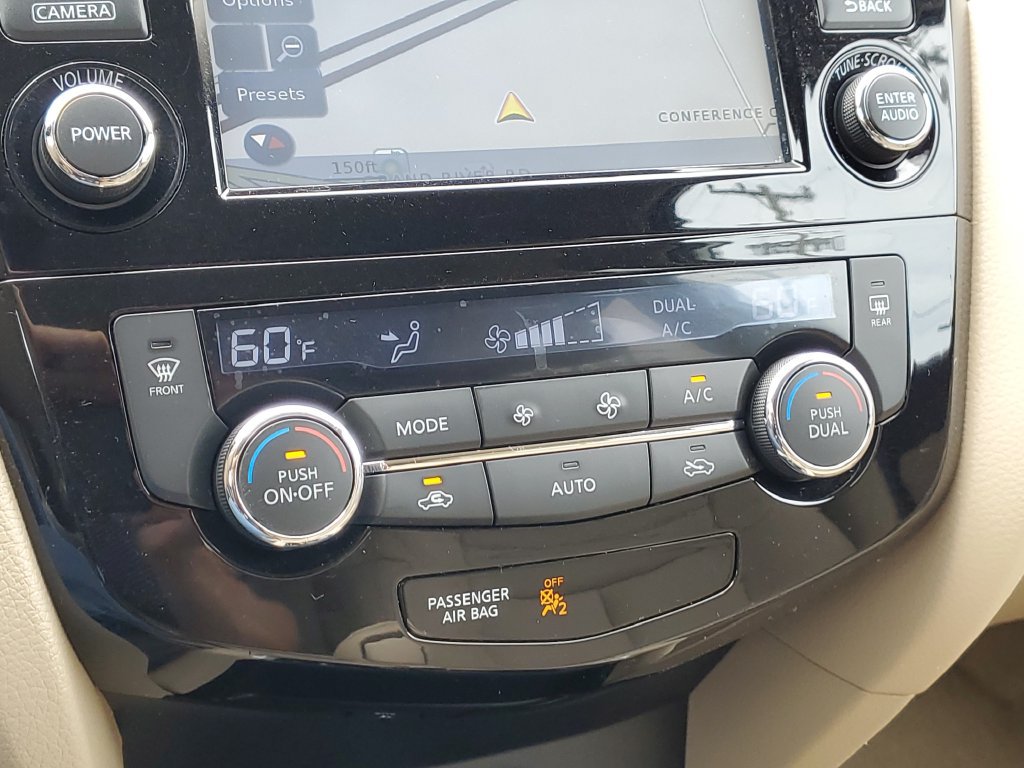 Used 2014 Nissan Rogue SL AWD/4WD image 25