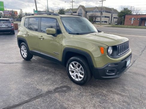 Used 2015 Jeep Renegade Latitude w/ Cold Weather Group II image 3