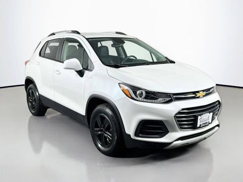 Used 2022 Chevrolet Trax LT w/ Driver Confidence Package AWD/4WD image 3