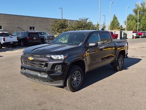 Used 2023 Chevrolet Colorado LT AWD/4WD image 8