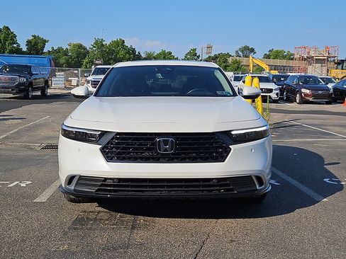 Used 2025 Honda Accord Touring image 2