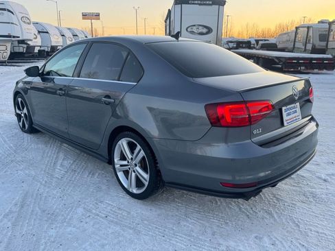 Used 2017 Volkswagen Jetta GLI image 3