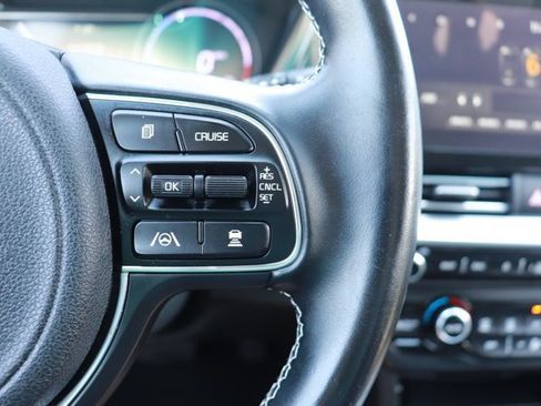 Used 2022 Kia Niro EX FWD image 22