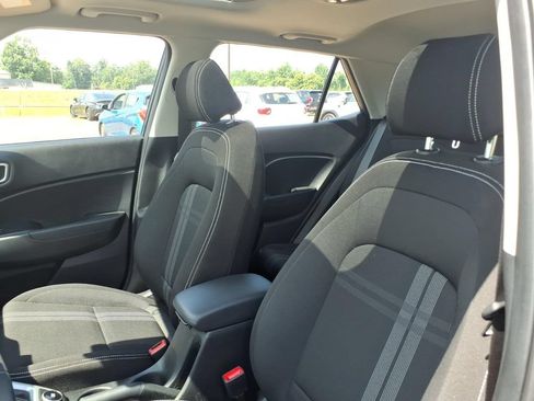 Used 2025 Hyundai Venue SEL FWD image 17