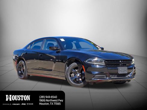 Used 2022 Dodge Charger SXT RWD image 3