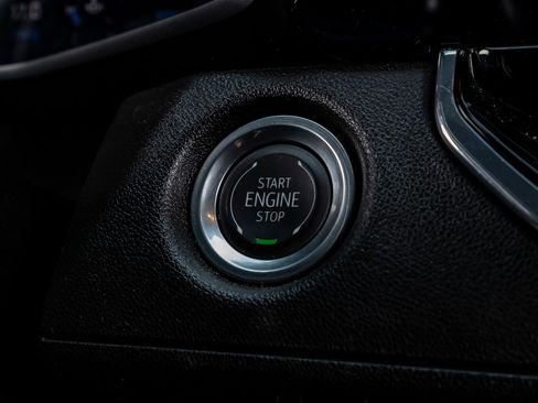 Used 2024 Chevrolet Colorado Trail Boss w/ Technology Package AWD/4WD image 23