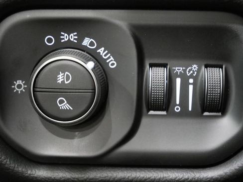New 2026 RAM 1500 Laramie AWD/4WD image 14