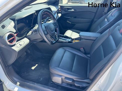 Used 2024 Chevrolet Trax RS w/ Sunroof Package FWD image 8