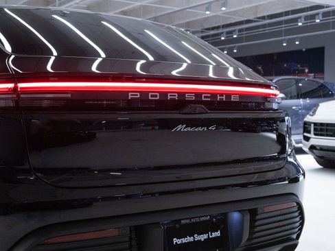 Used 2026 Porsche Macan 4 Electric AWD/4WD image 30