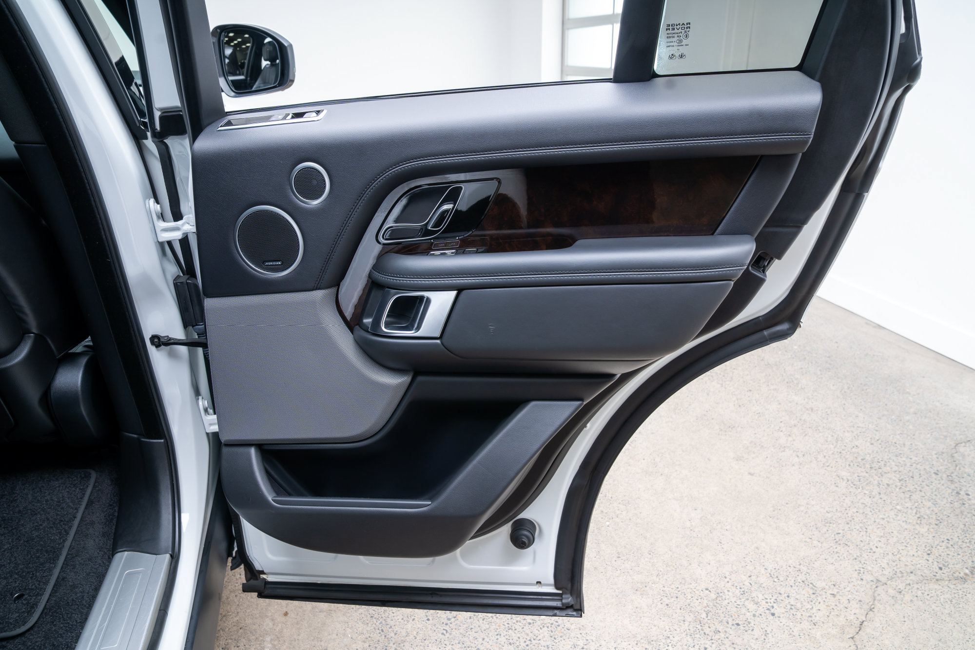 Used 2018 Land Rover Range Rover HSE AWD/4WD image 24