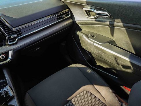 Used 2023 Kia Sportage LX image 16