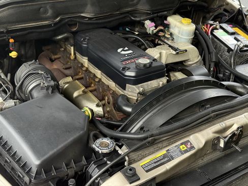 Used 2004 Dodge Ram 2500 Truck ST image 11