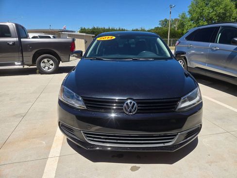 Used 2014 Volkswagen Jetta SE FWD image 2