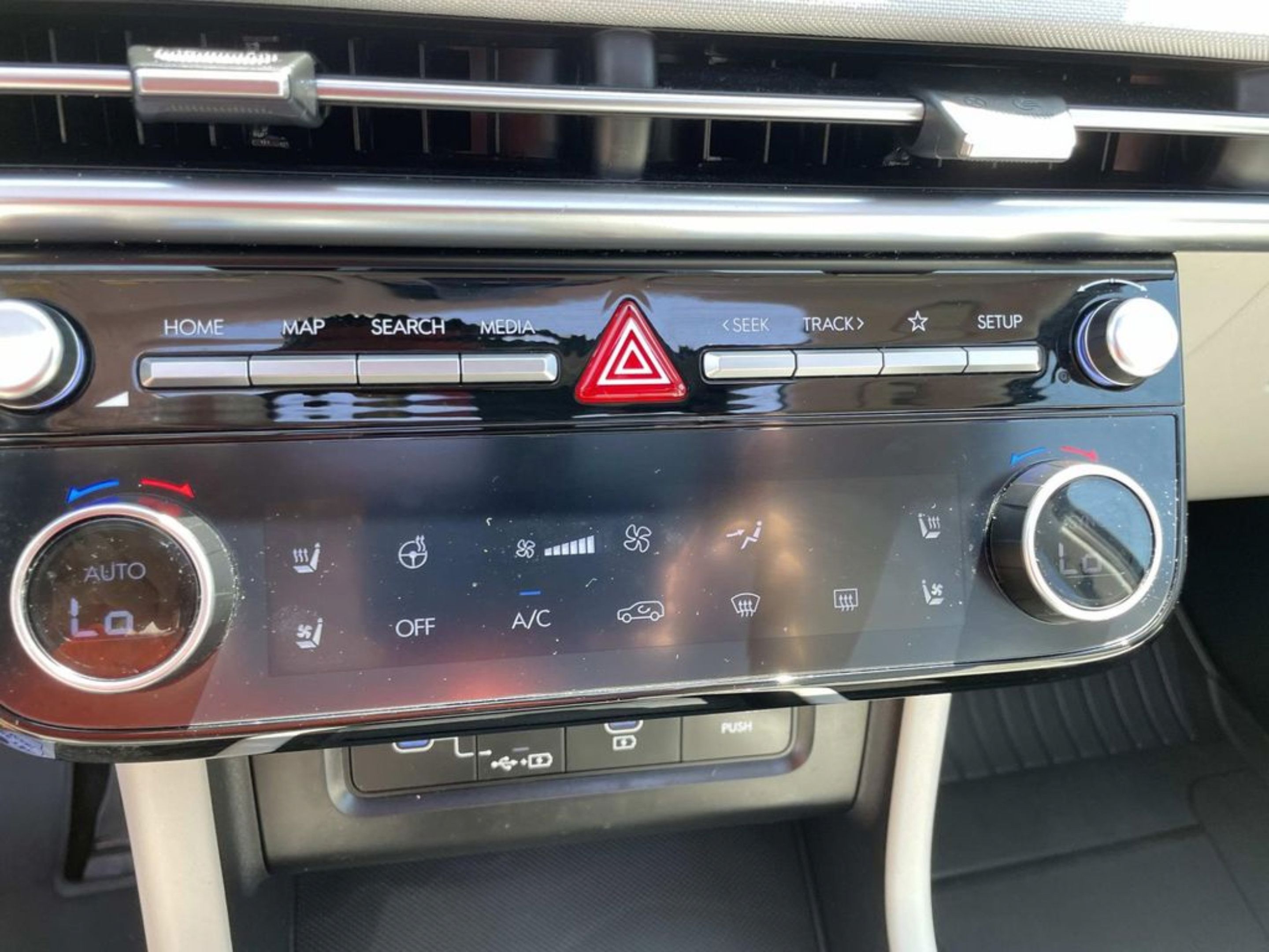 Used 2025 Hyundai Tucson Limited FWD image 26