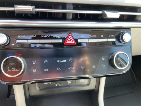 Used 2025 Hyundai Tucson Limited FWD image 26