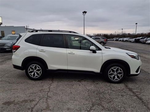 Used 2022 Subaru Forester Premium image 6