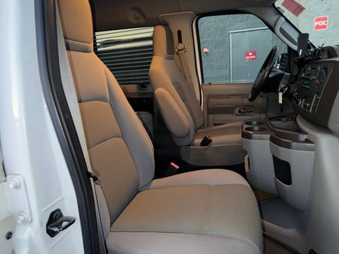Used 2010 Ford E-350 and Econoline 350 XLT RWD image 29