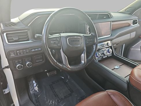 Certified 2023 GMC Yukon XL Denali Ultimate w/ LPO, Floor Liner Package AWD/4WD image 21