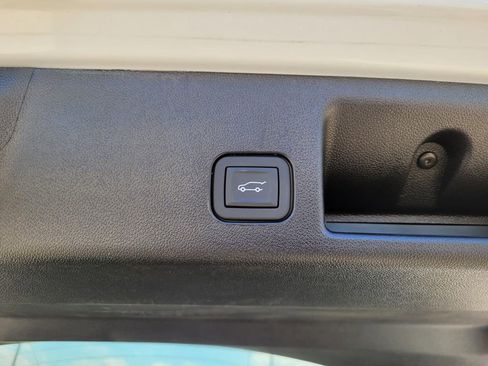 New 2025 Chevrolet Equinox EV LT image 8