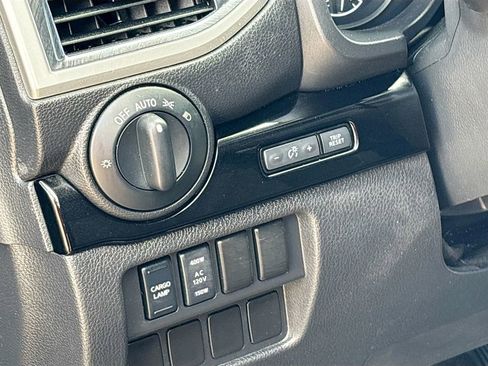 Used 2021 Nissan Titan SV w/ SV Convenience Package image 10