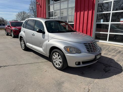 Used 2007 Chrysler PT Cruiser Limited FWD image 2