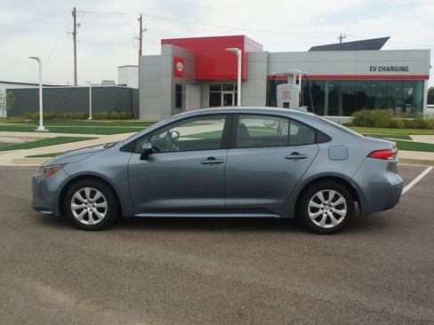 Used 2024 Toyota Corolla LE FWD image 11