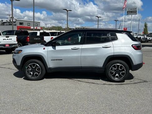 Certified 2025 Jeep Compass Trailhawk AWD/4WD image 4