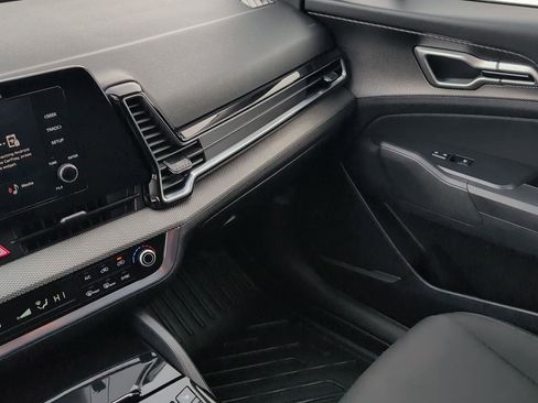 Used 2023 Kia Sportage LX image 29