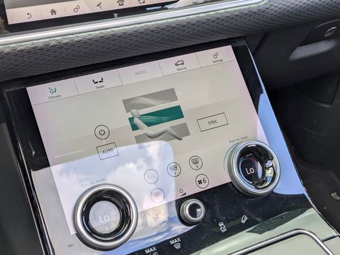 Used 2018 Land Rover Range Rover Velar R-Dynamic SE image 19