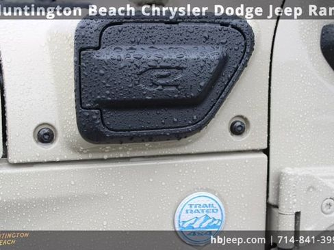 Used 2022 Jeep Wrangler Unlimited Sahara image 8